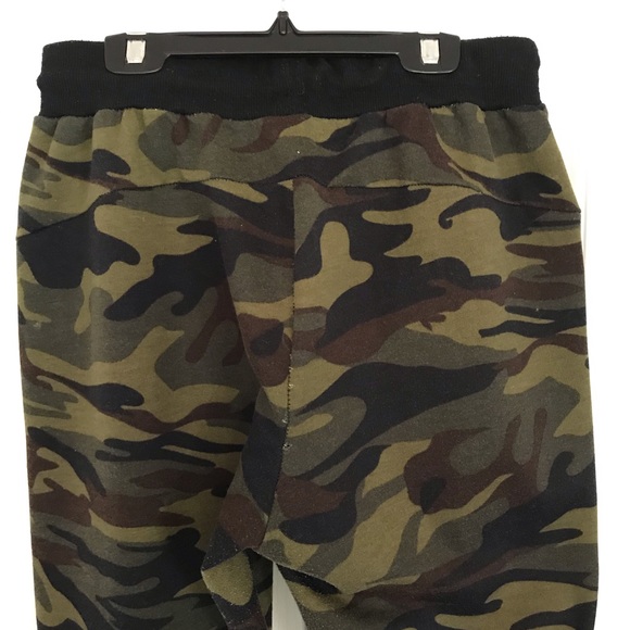 Green camo Fashion Nova casual pant - Picture 3 of 6
